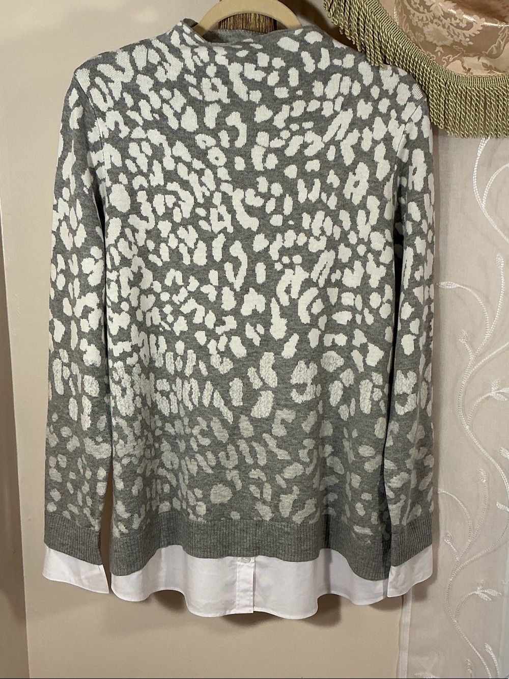 NWT Isaac Mizrahi Women’s Gray White Printed Layered-Look Sweater Sz M Cotton